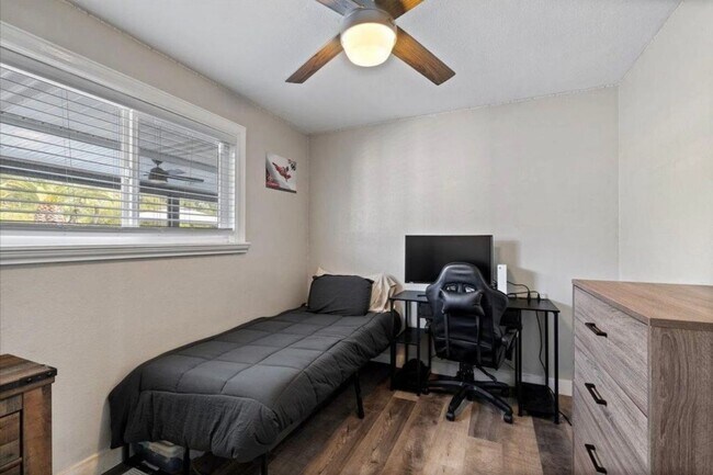 Building Photo - 4/2 Granite Bay, Pool, Jacuzzi, RV Parking...