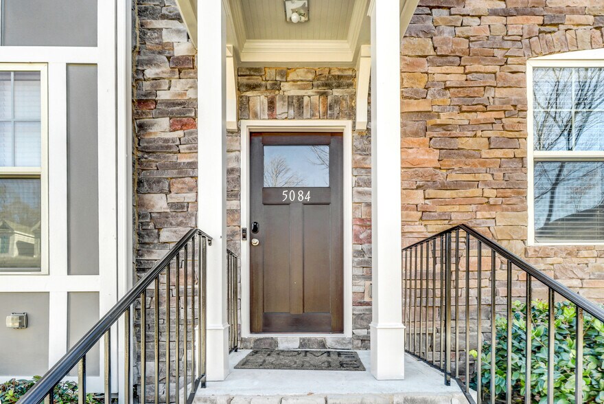 Building Photo - 5084 Whiteoak Ter SE