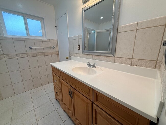 Building Photo - Spacious 3BR Home with Central AC & Private Yard in Baldwin Park