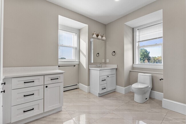 Building Photo - 62 Chestnut St