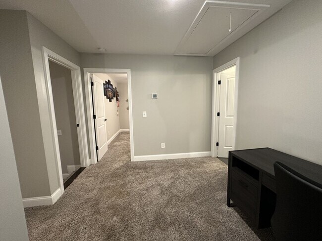 Building Photo - 4 Bedroom 3 Bathroom Home with Bonus Room!