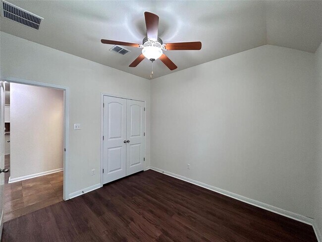 Building Photo - 180 Mystic Hollow