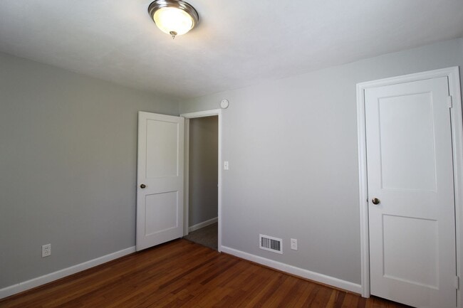 Building Photo - 2 Bedroom 1 Bath Duplex In The Waldo Area