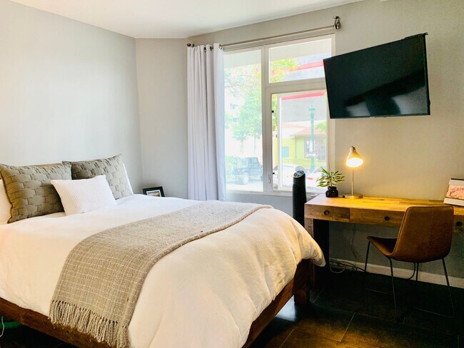 Building Photo - Live in the Heart of Little Italy! GORGEOUS 2BD/2BA Condo w/ Loft!