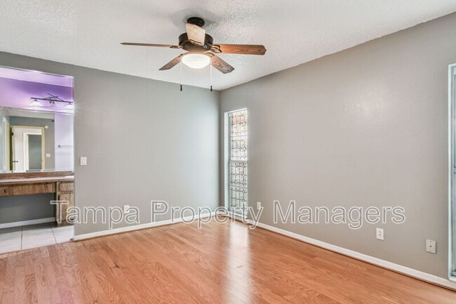 Building Photo - 16214 Pebblebrook Dr