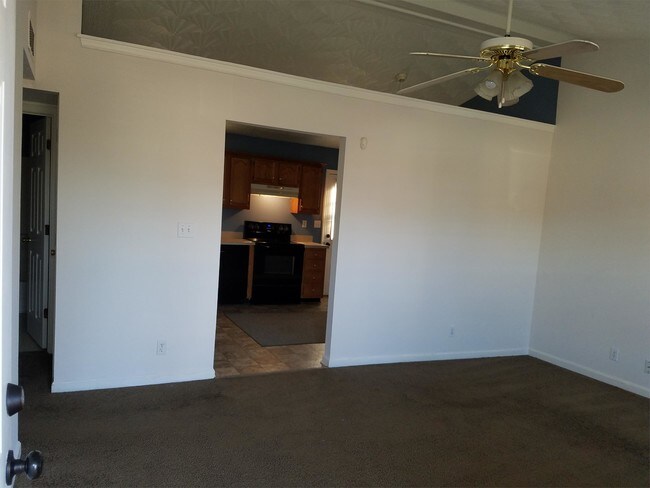 Building Photo - 3916 Hillcross Dr