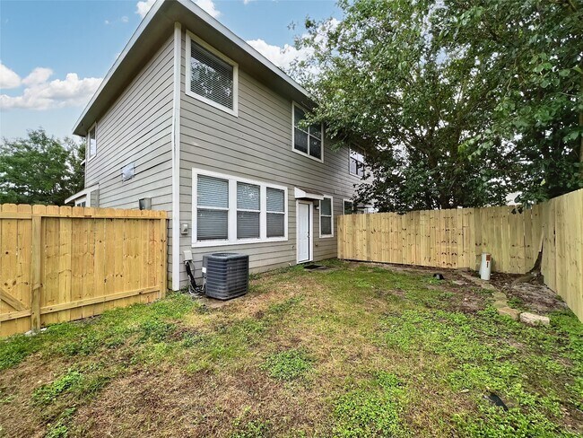 Building Photo - 6220 Stoney Creek Dr