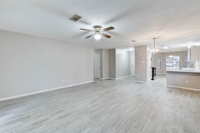 Building Photo - 7815 Barnhill Dr
