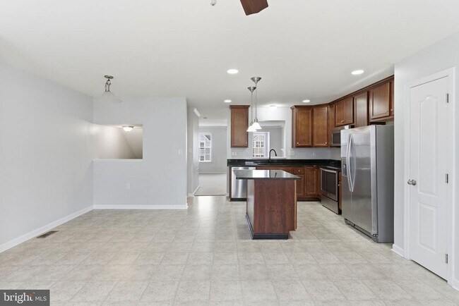 Building Photo - 37 Britania Ct