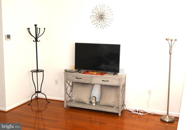 Building Photo - 5934 Mayflower Ct