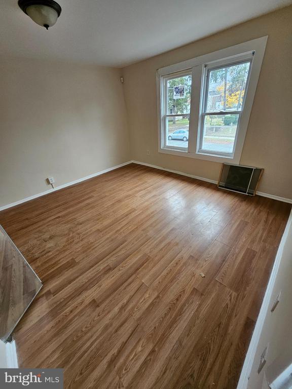 Building Photo - 324 Mary St