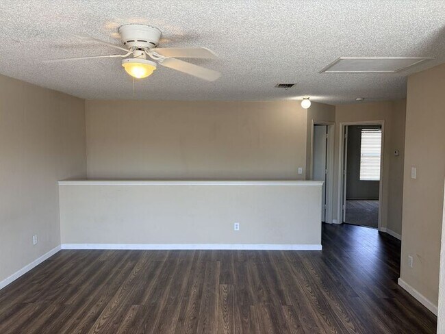 Building Photo - 1525 Melrose Ln