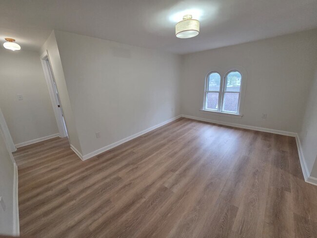 Building Photo - 207 Cohannet St