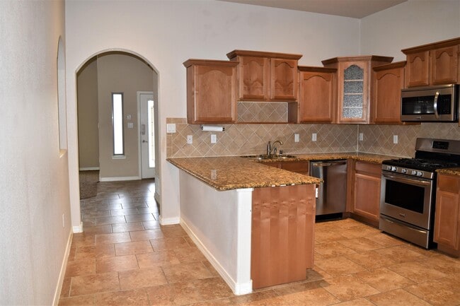 Building Photo - 14350 N Cave Dr