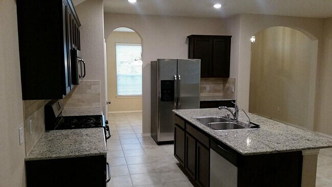 Building Photo - 3911 Webster Wds