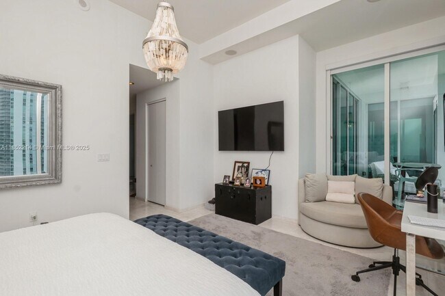 Building Photo - 900 Brickell Key Blvd