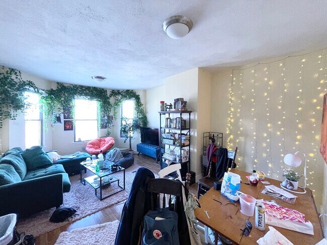 Building Photo - 1578 Tremont St