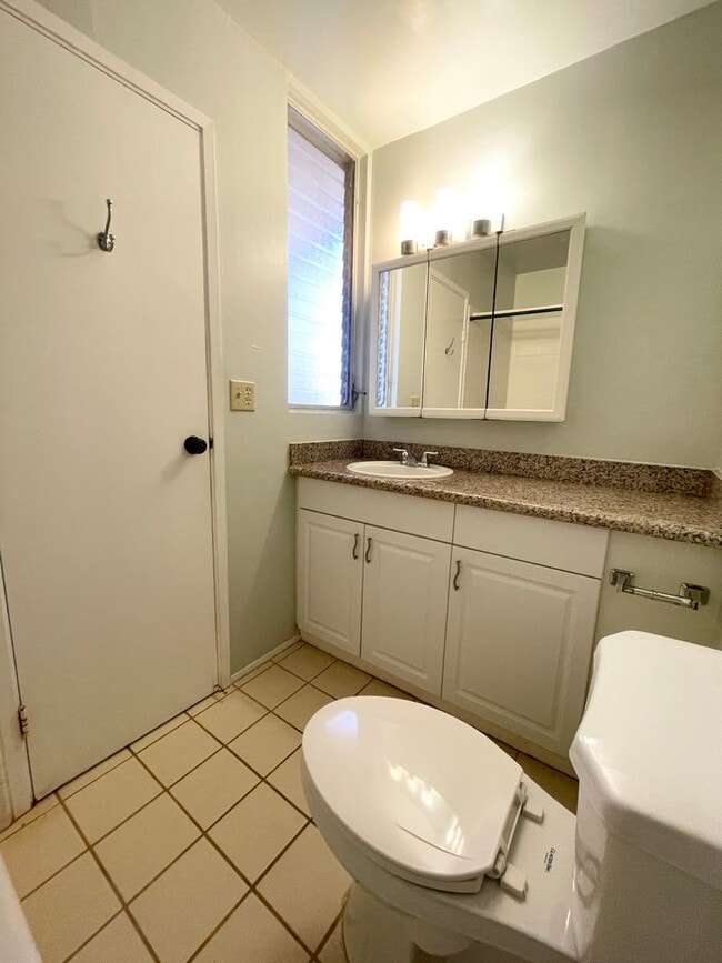 Building Photo - Well Maintained 3 Bed, 2.5 Bath Townhome i...