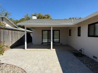 Building Photo - 1700 Briarwood Dr