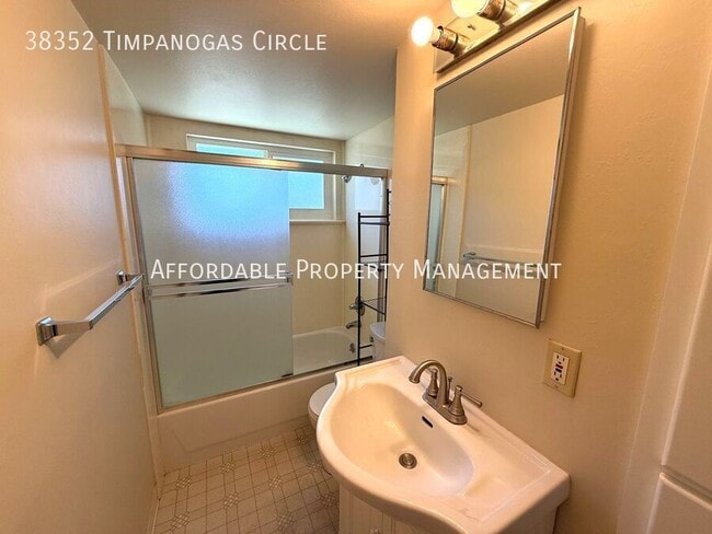 Building Photo - 38352 Timpanogas Cir