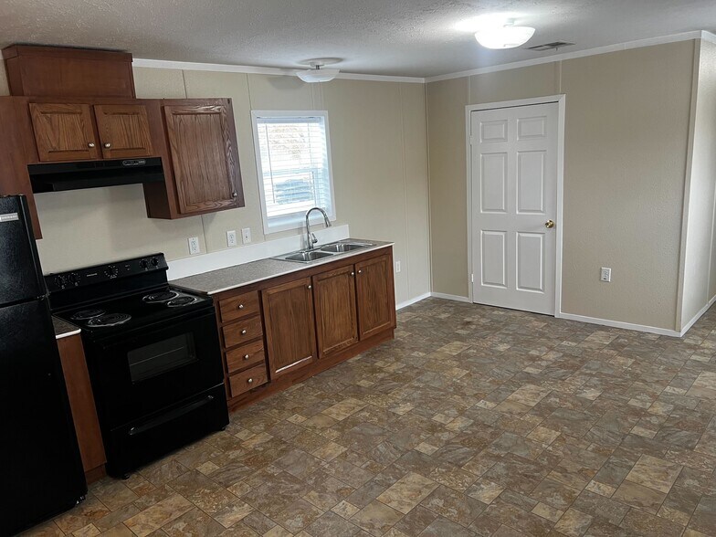 Building Photo - 709 N Collins Fwy