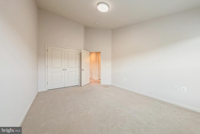 Building Photo - 42541 Dreamweaver Dr