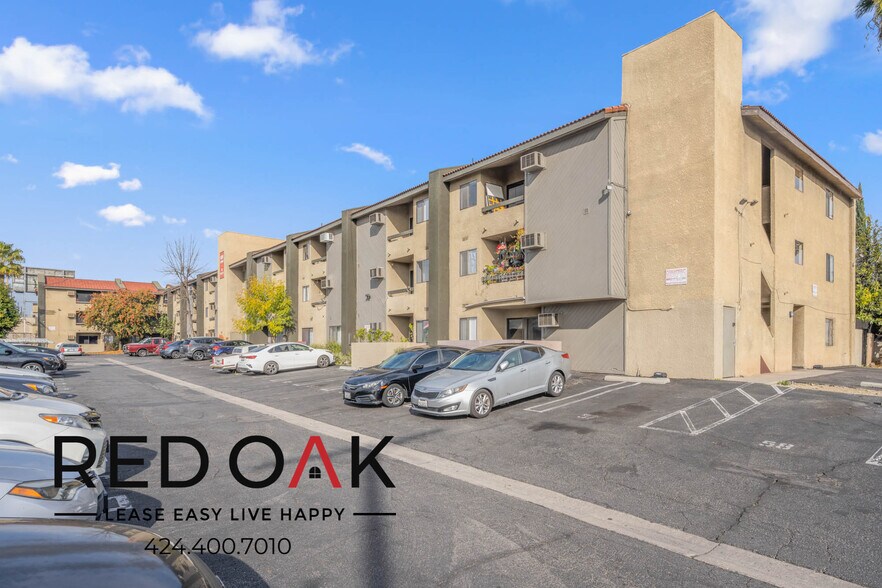 Building Photo - 8614 Woodley Ave
