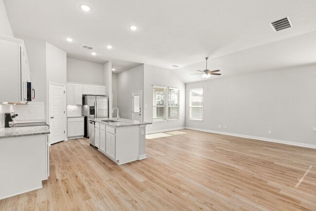 Building Photo - Stunning 4-bedroom, 3-bathroom Luxury Duplex on a HUGE Corner Lot!