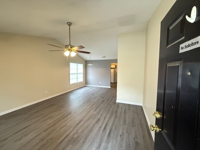 Building Photo - 2831A Bobwhite Cir