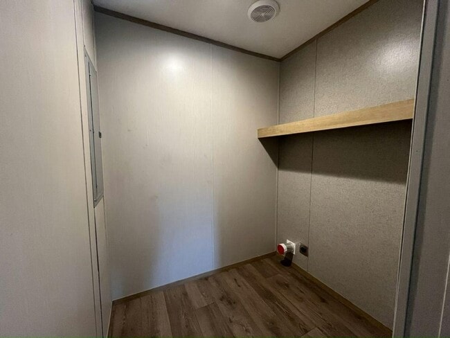 Building Photo - 11 Coach House Ct