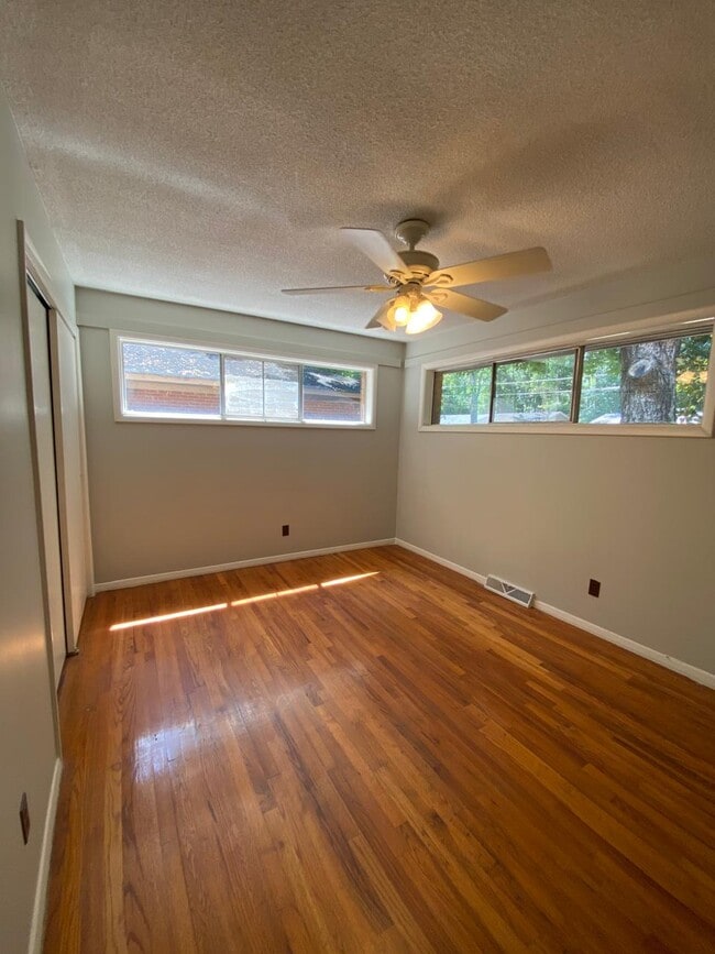Building Photo - 521 Blendwood Dr