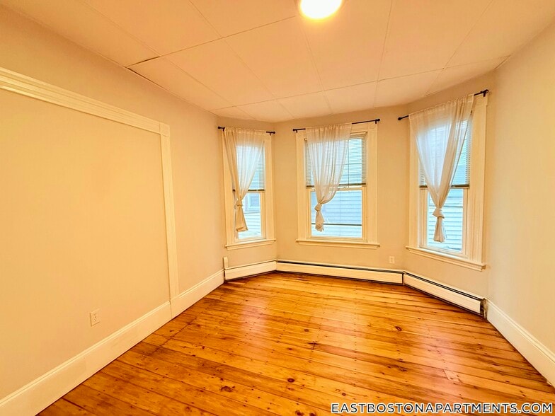 Building Photo - 31 Falcon St