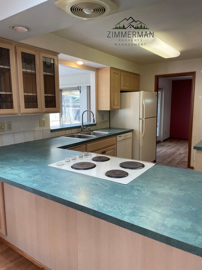Building Photo - 3 Bedroom, 3 Bathroom Home in Beautiful Sh...