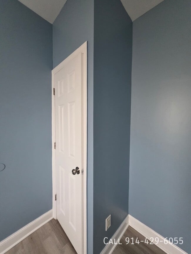 Building Photo - 194 1/2 Buena Vista Ave-2B