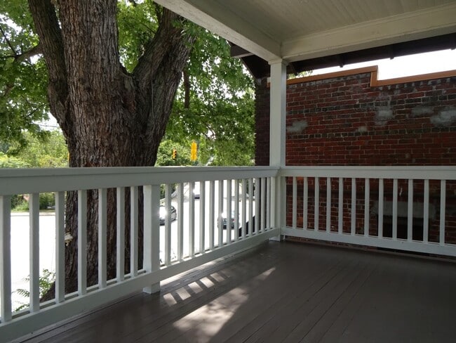 Building Photo - 12 E Chestnut St