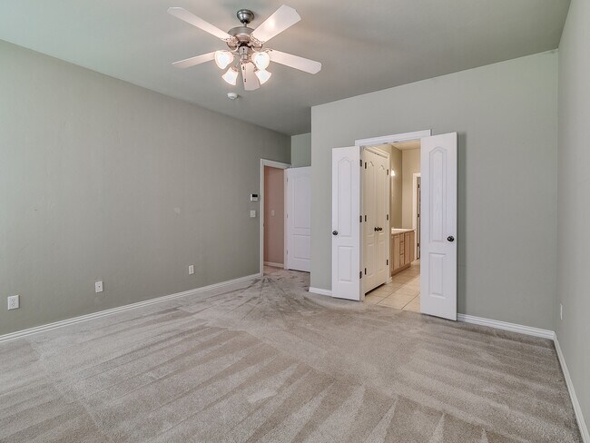 Building Photo - 2044 Sq. Ft. Home- Gated Community with a ...