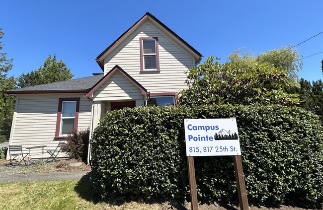 House in front of apartment - 817 25th St