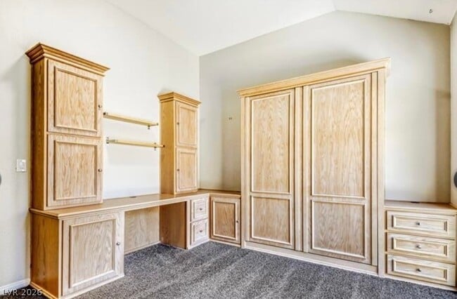 Building Photo - 8243 Round Hills Cir