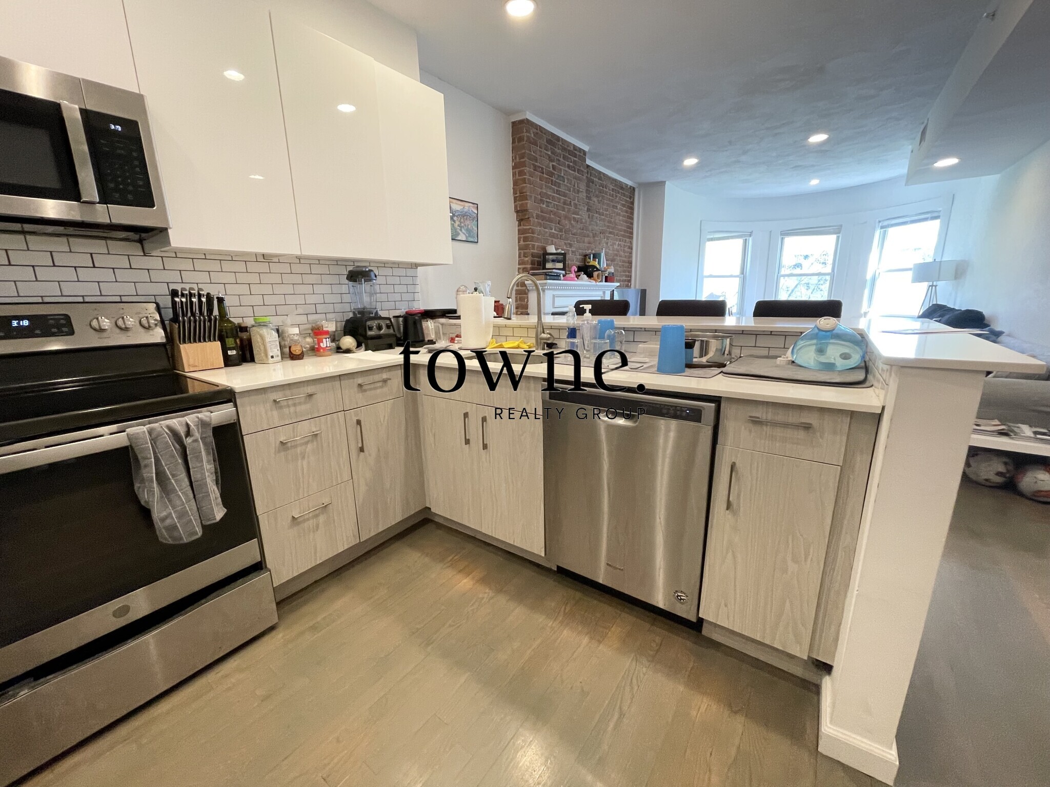 Building Photo - 1402 Beacon St