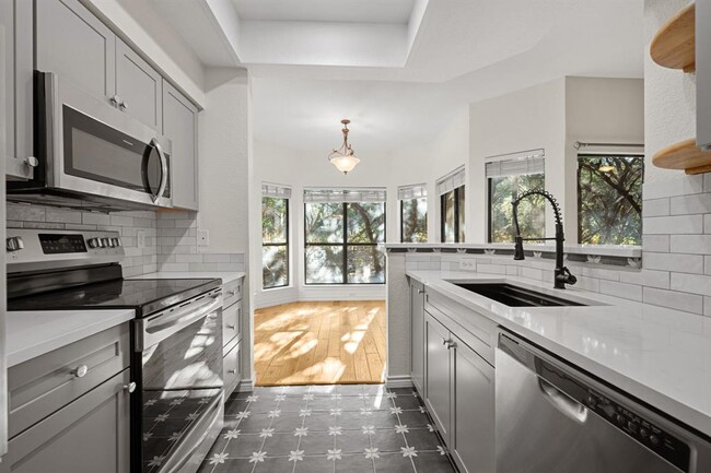 Building Photo - 4711 Spicewood Springs Rd