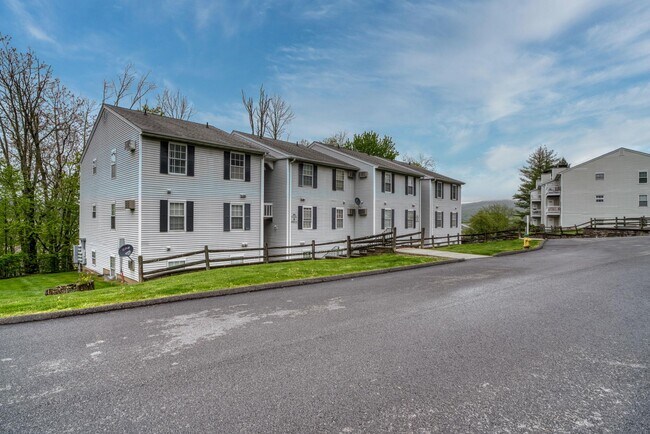 Building Photo - 9 Lexington Hills Rd