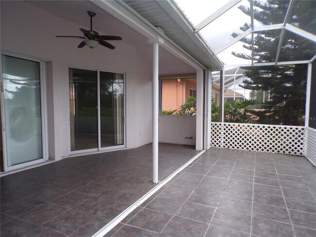 Building Photo - 2732 Royal Palm Dr