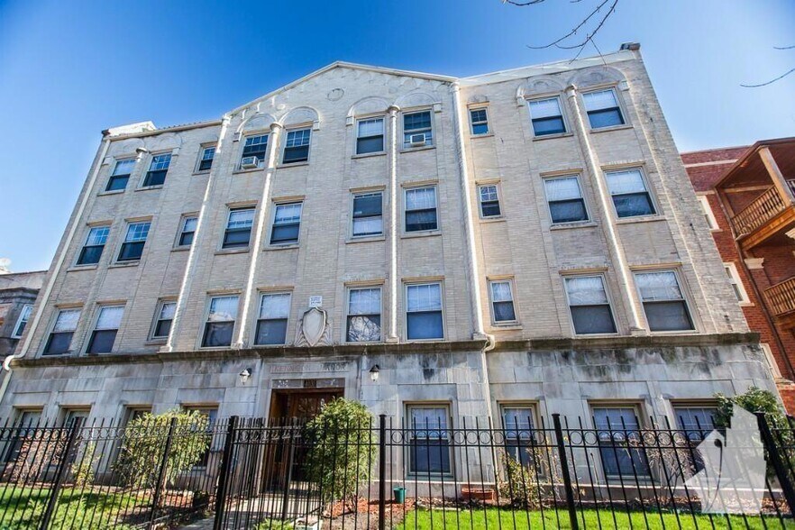 Building Photo - 4039 N Kenmore Ave