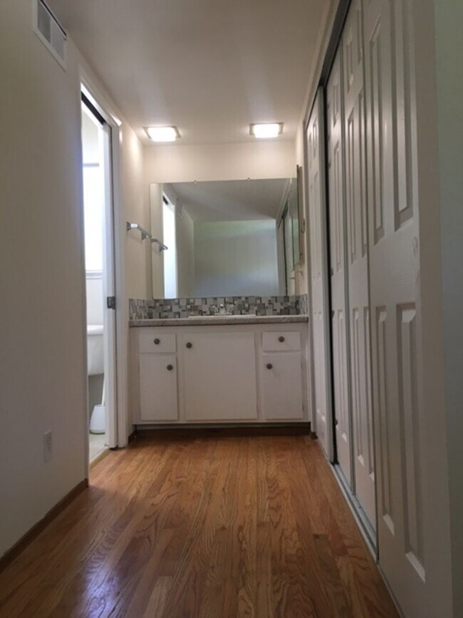 Building Photo - Single Family Home 3 Bedroom 2 Bath Corner...
