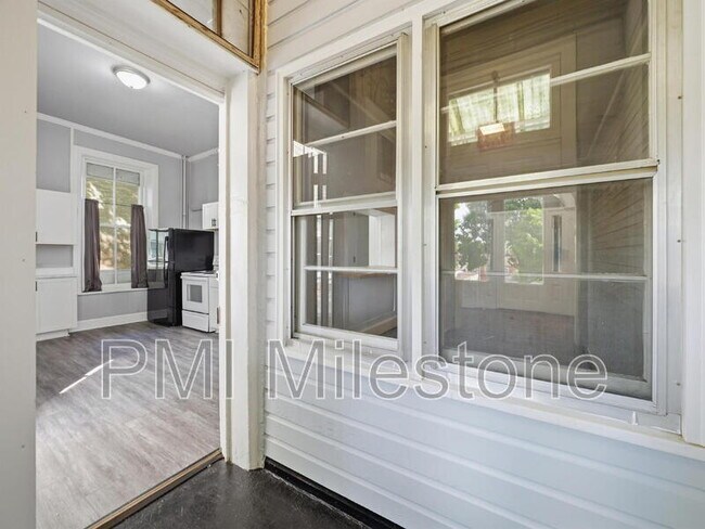 Building Photo - 323 N Potomac St