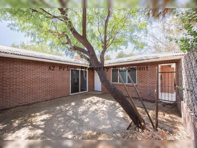 Building Photo - 351 E Encanto Dr