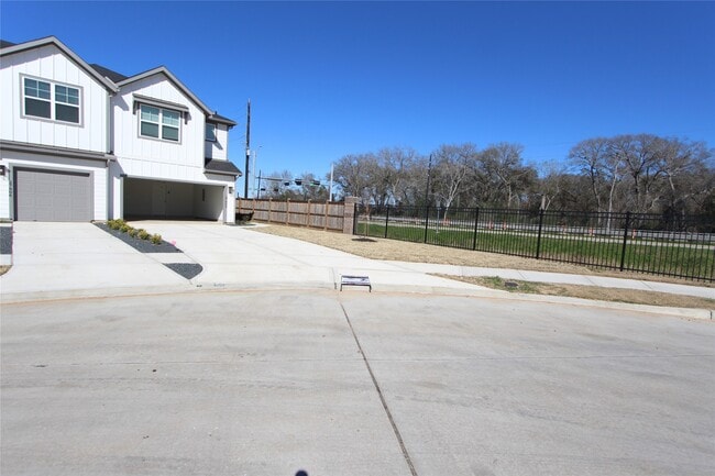 Building Photo - 27802 Western Crk Ct
