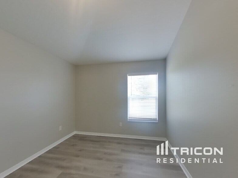 Building Photo - 3600 Cresthill Ln