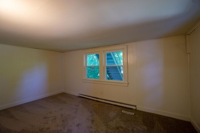 Building Photo - 917 Lancaster Ave
