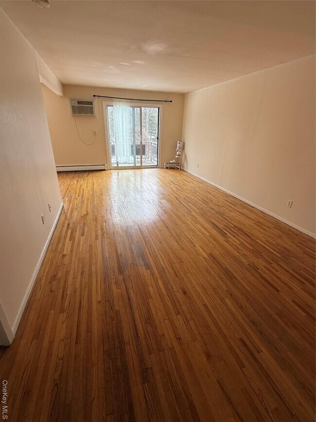 Building Photo - 12 Charles Ln